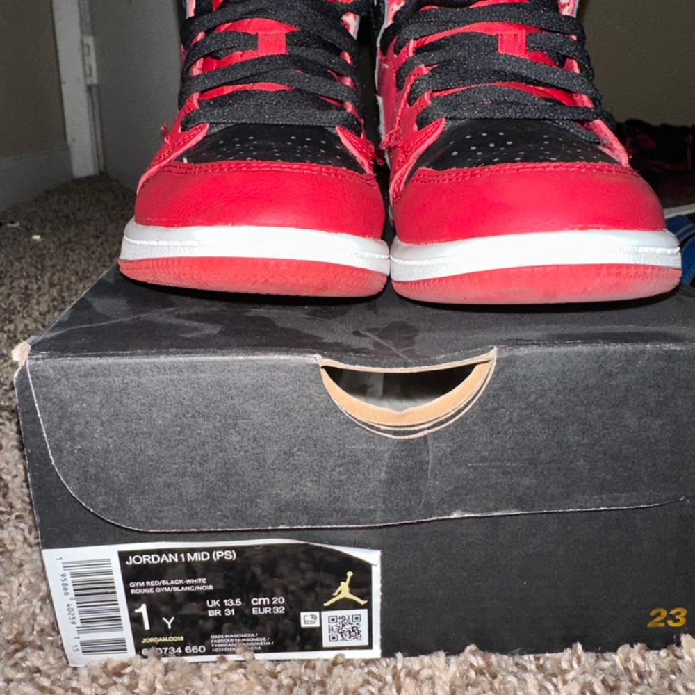 Jordan 1 - Picture 2 of 3